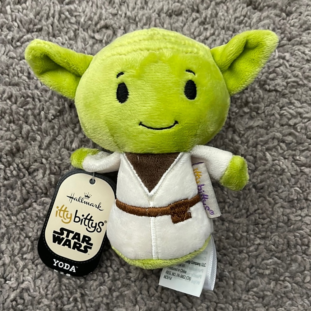 Hallmark itty bitty yoda Star Wars the mandalorian